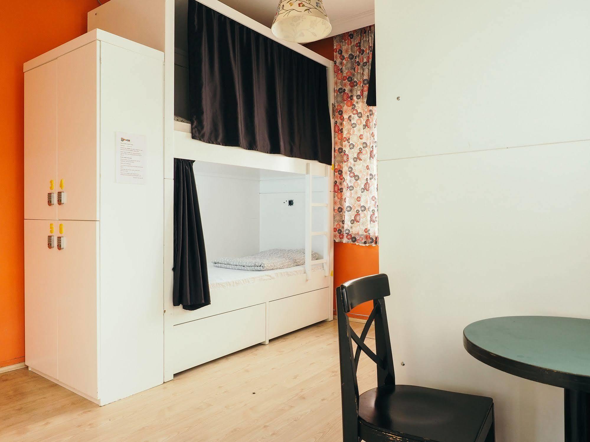 Deeps Hostel *